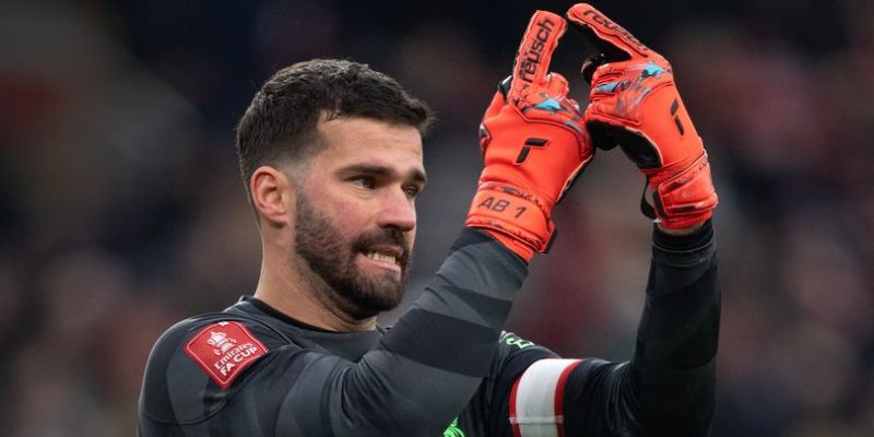 Alisson Becker gia nhập Internacional